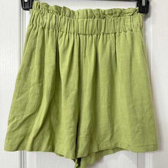 Double Zero Pants - Double Zero green ruffle waist shorts with pockets size small